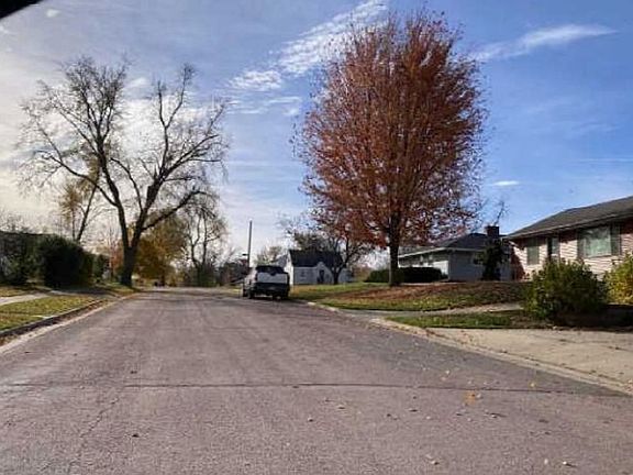 Exterior Neighborhood (street photo)