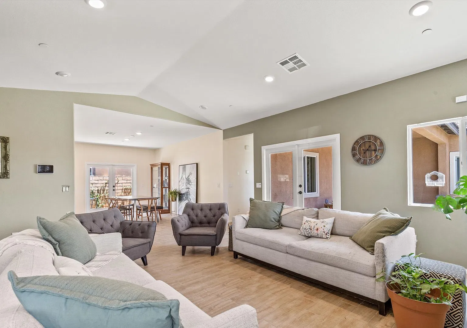 Elegant Corner-Lot Home in the Verano Community 3 Bed/2 Bath — Photo 3