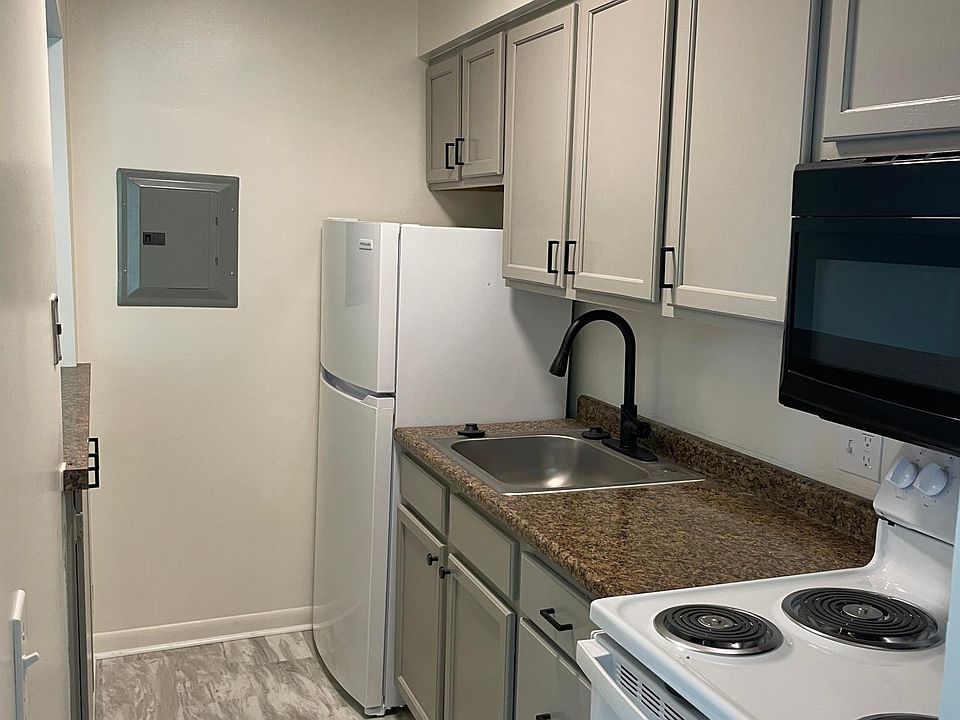 1st image of 6115 Plymouth Ave #8