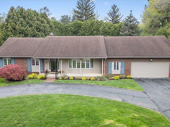 3rd image of 1131 Riverside Dr