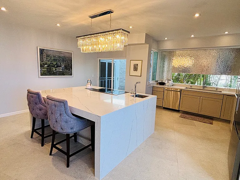 1205 Ikena Cir — Photo 2