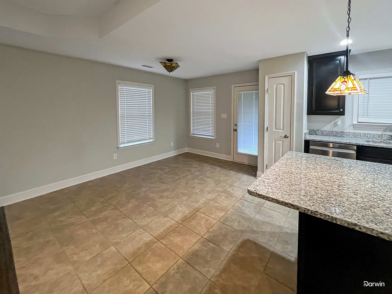 3 bed, 2.0 bath, 1306 sqft, $2,060 — Photo 4
