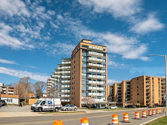 2nd image of 300 Lynn Shore Dr APT 305