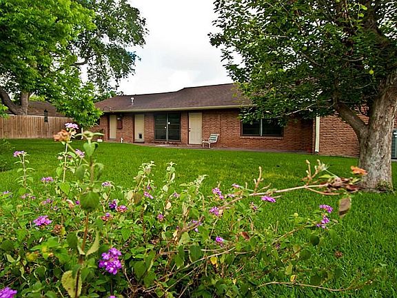 3rd image of 4717 Creekbend Dr
