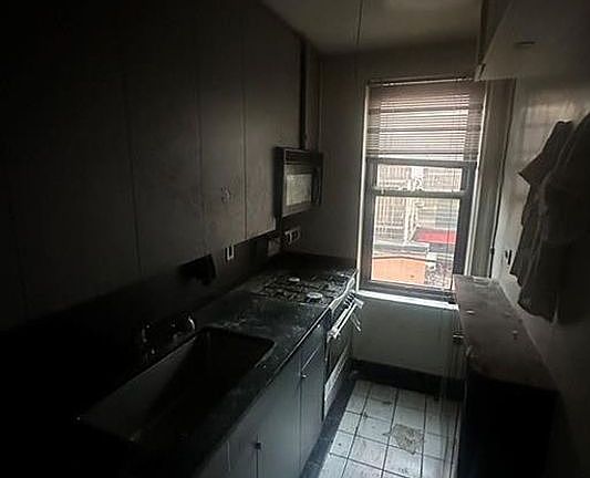 5th image of 208 E 70th St APT 6E