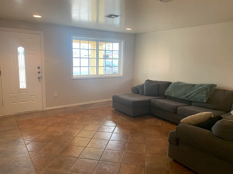 3320 E Ludlow Dr — Photo 8