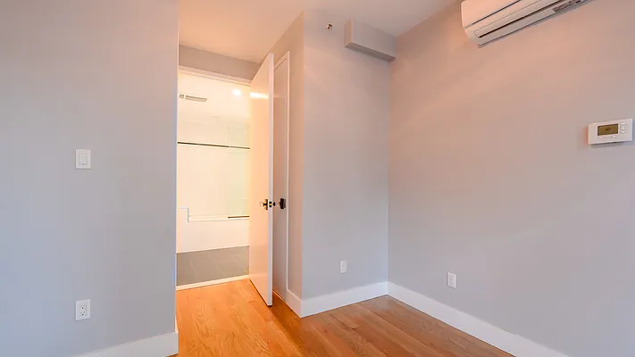 Rented by Nooklyn NYC LLC | media 105