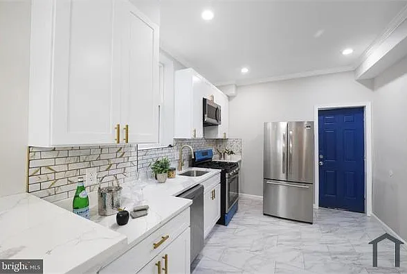 2402 Presbury St — Photo 9