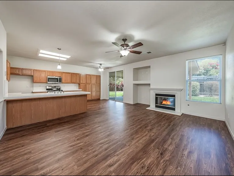 1004 W Orange St — Photo 5