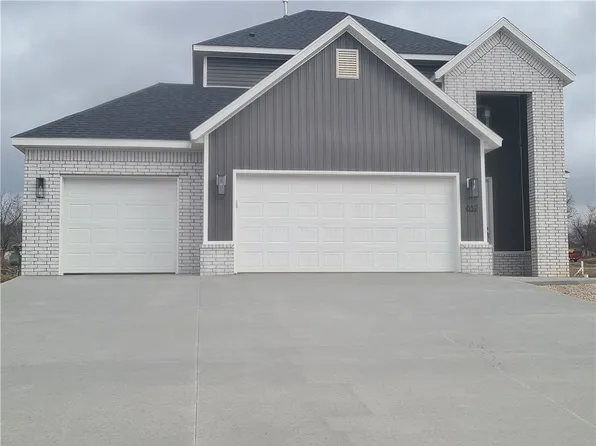 852 E Buchanan St, Prairie Grove, AR 72753