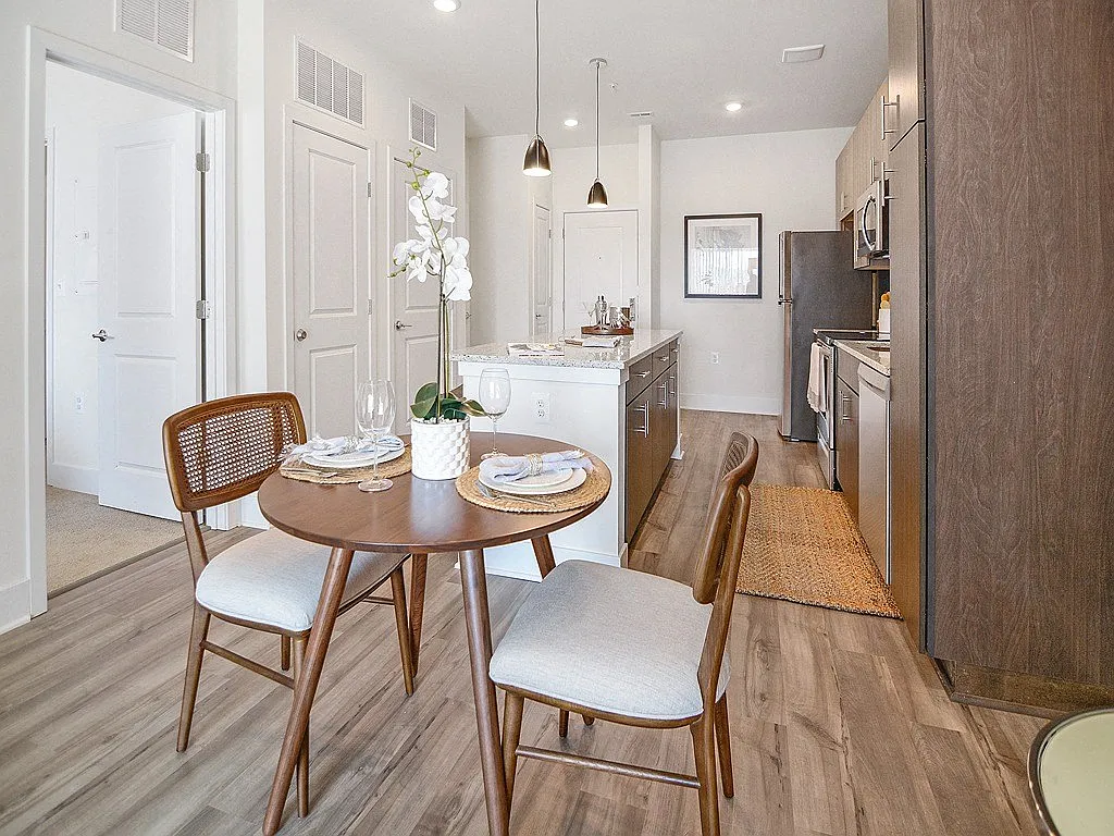 Fieldside Grande Apartments & Townhomes — Photo 4