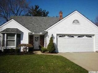 20 Laurel Dr, Rocky River, OH