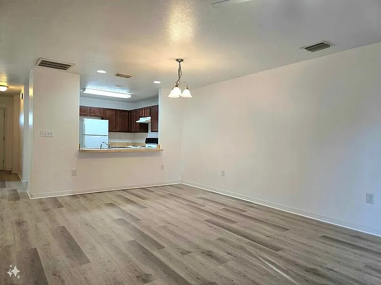 5525 Yale St — Photo 4