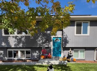 3521 W Mountain Rd, Englewood, CO 80110