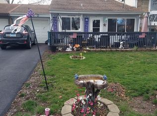 104 Six Pines Dr, Romeoville, IL 60446