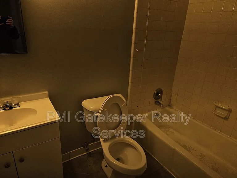 1735 Mills Ave — Photo 14