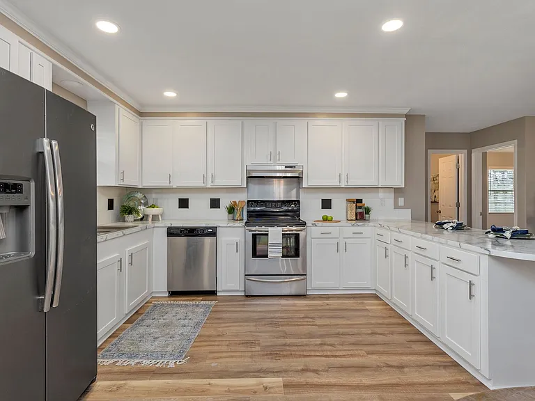 127 Kathy Rd — Photo 4