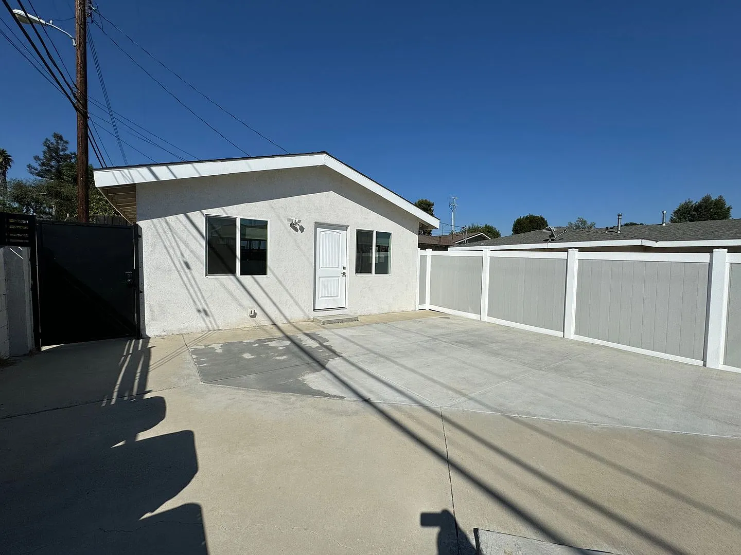 All New 1 bedroom 1 bath ADU with a Private Yard Ready to move in — Photo 2