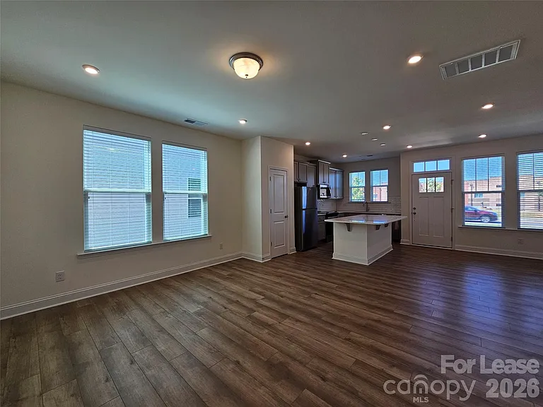 1027 S Point Rd — Photo 4
