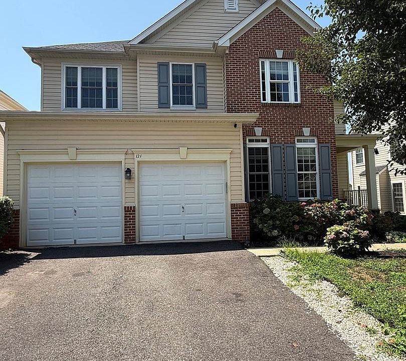 1st image of 121 King Edward Ct