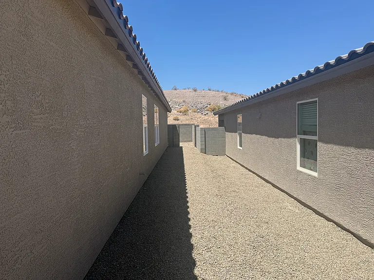 2340 Tapatio Dr — Photo 36