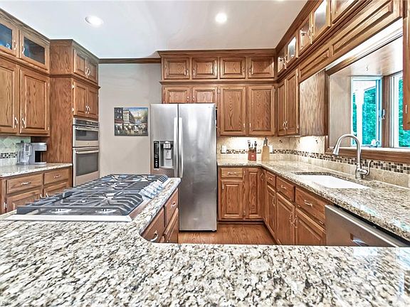 3rd image of 292 Breckenridge Ln