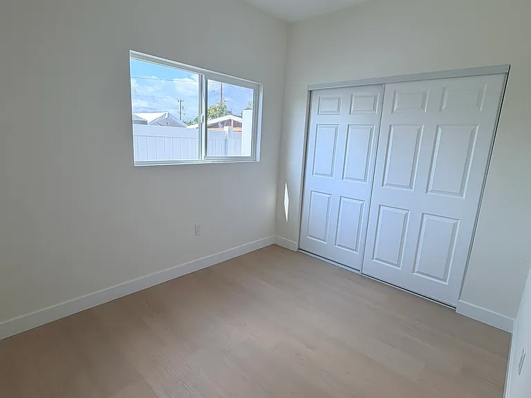 5442 N Duxford Ave — Photo 6
