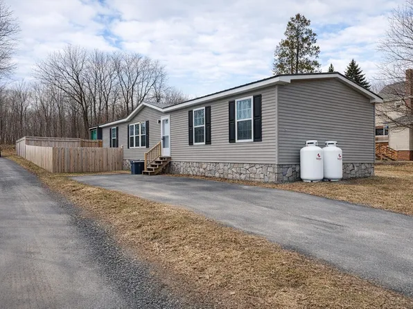 16 W Pleasant Street, Oakland, ME 04963
