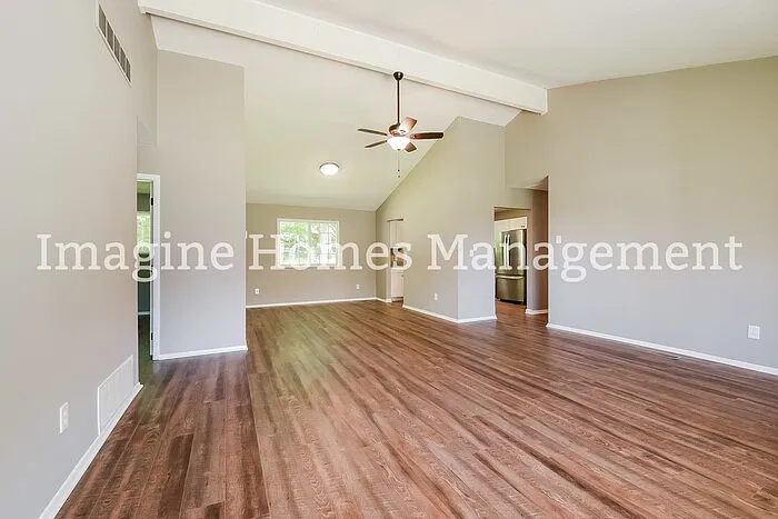 3 bed, 2.0 bath, 1431 sqft, $2,350 — Photo 3