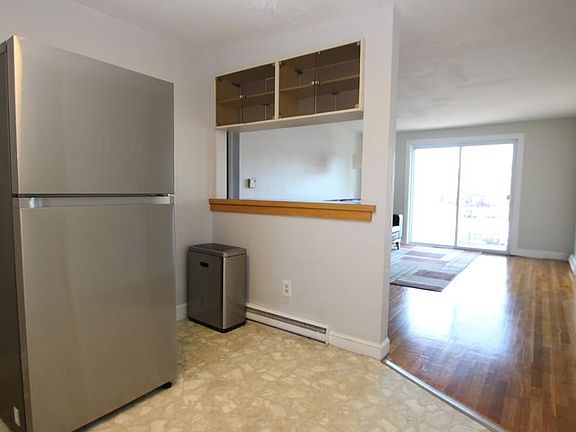 3rd image of 36 Essex St APT 6