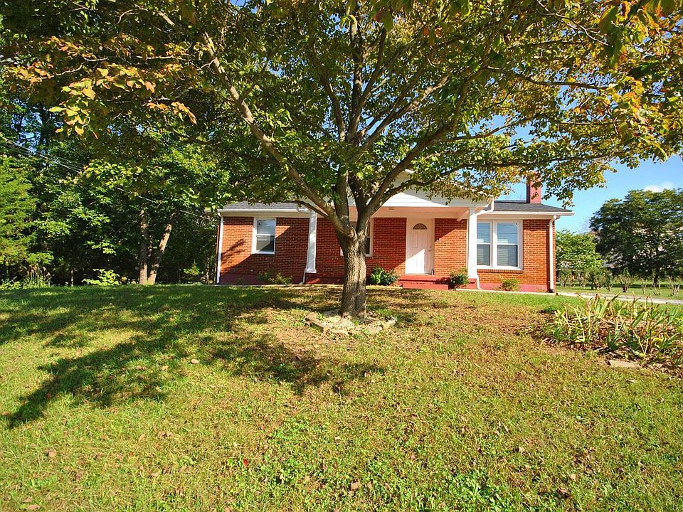 1st image of 111 Woodlawn Cir