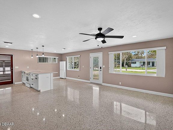 3rd image of 457 McIntosh Rd