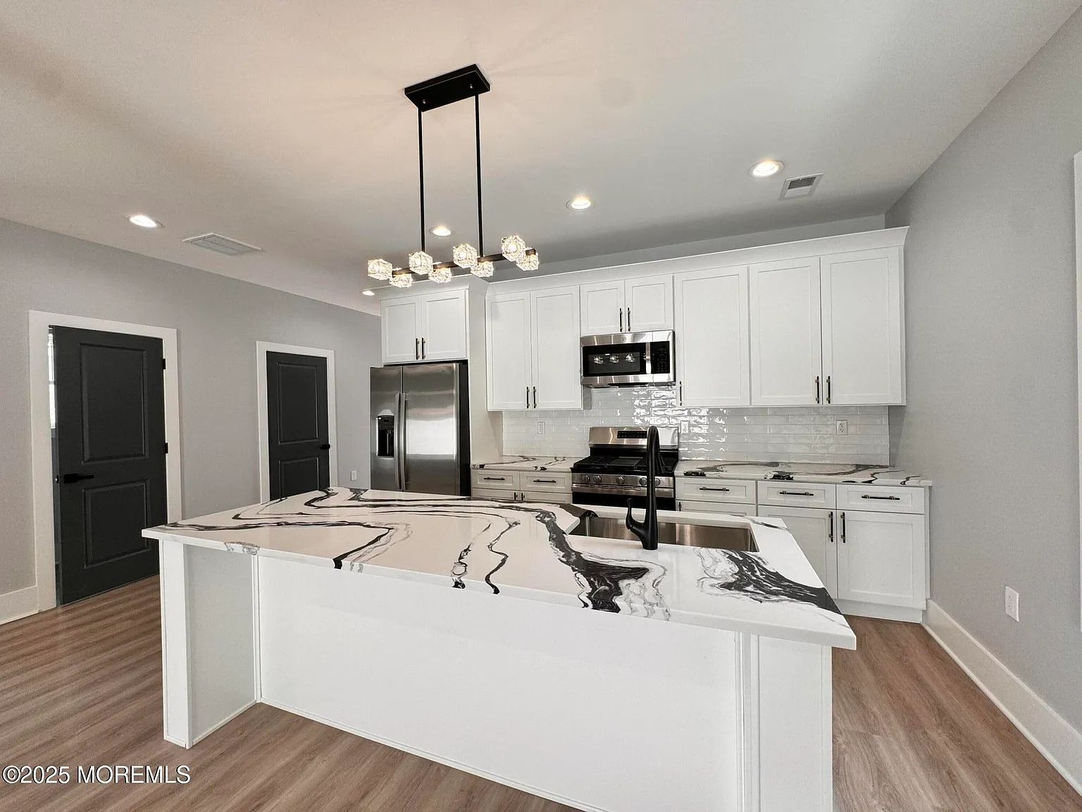 1006 Halliard Avenue photo 1