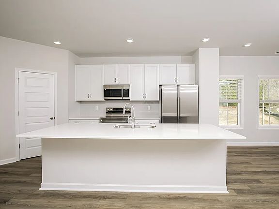 3rd image of 509 Hodge Rd #542