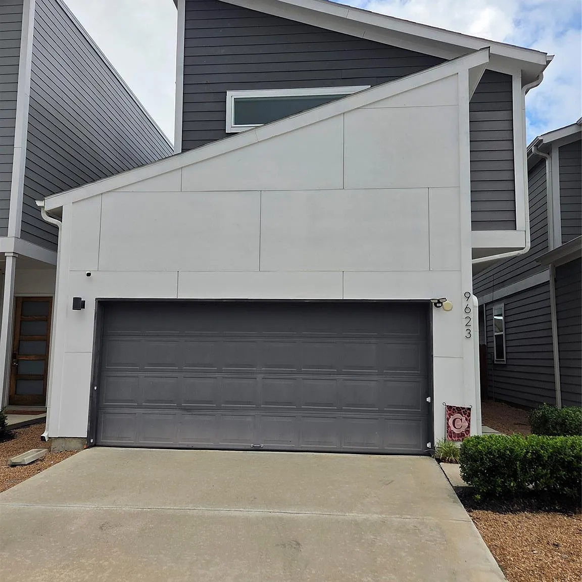 3 bed, 2.5 bath, 1532 sqft, $2,400 — Photo 1