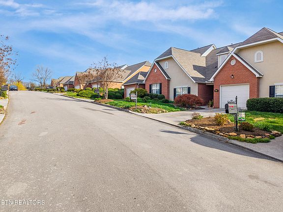 5th image of 5940 Round Hill Ln