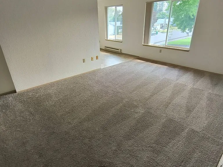 #825 Parkview Apartments — Photo 2