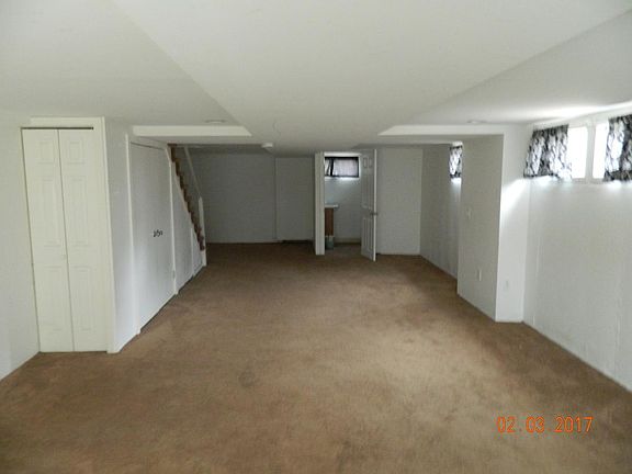 basement with full bath