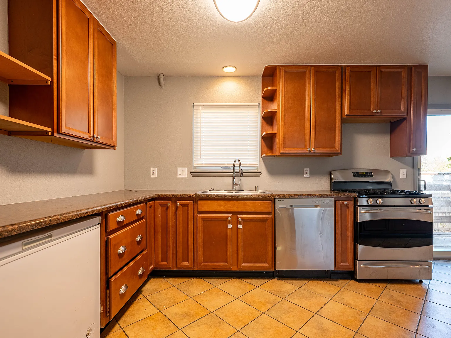 4 bed, 2130 sqft, $2,550 — Photo 4