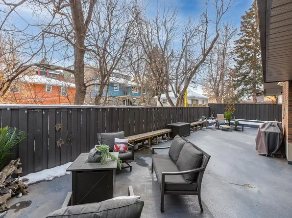 2208 17a St SW #1, Calgary, AB T2T 4S1