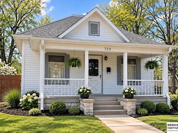 729 E 13th St, Crete, NE 68333
