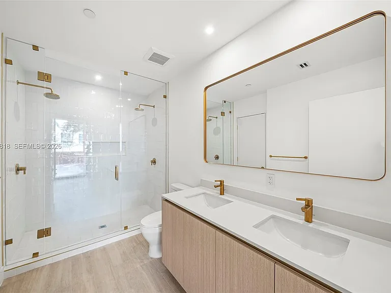 90 NE 32nd St #203 — Photo 9