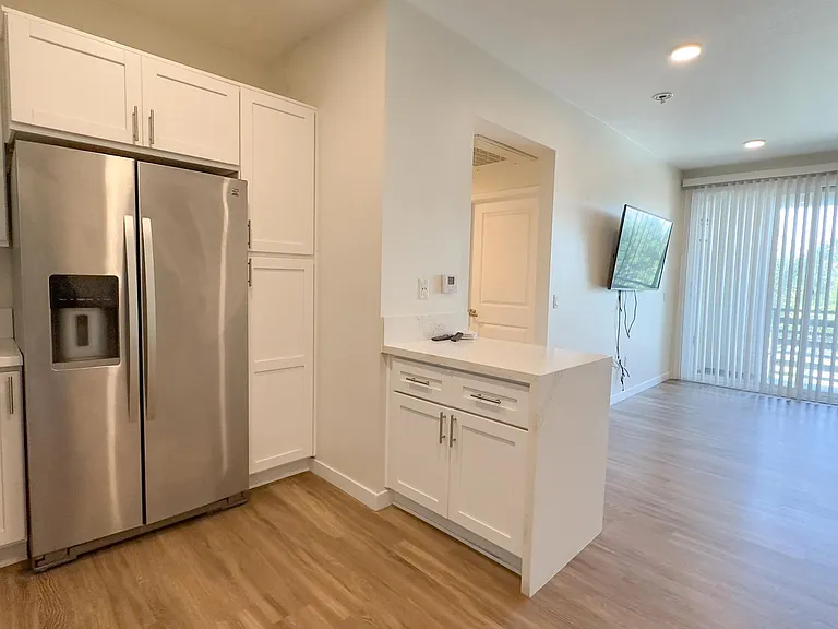 La Perla Apartments — Photo 10