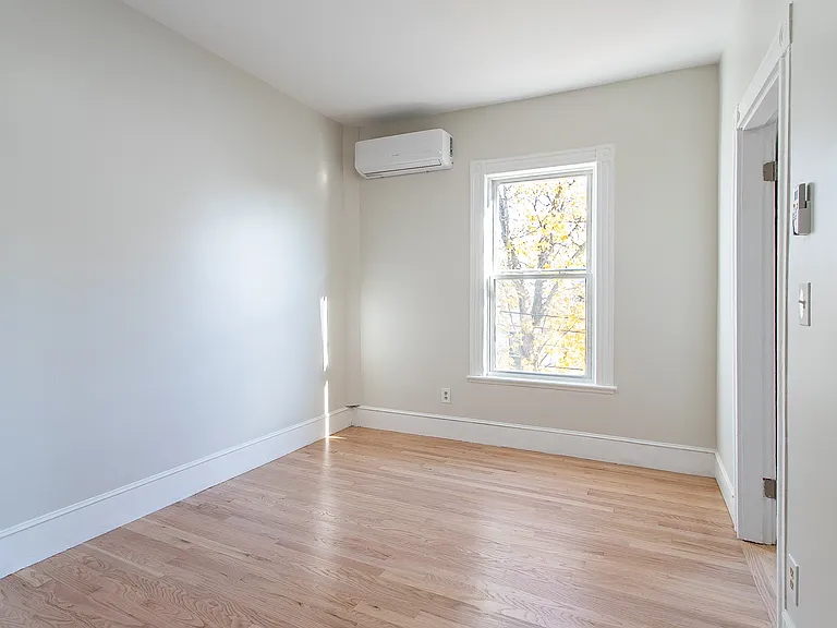 18 Fitzhenry Sq #8 — Photo 8