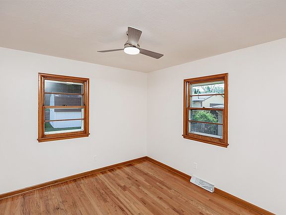 5th image of 3205 Fairlane Dr