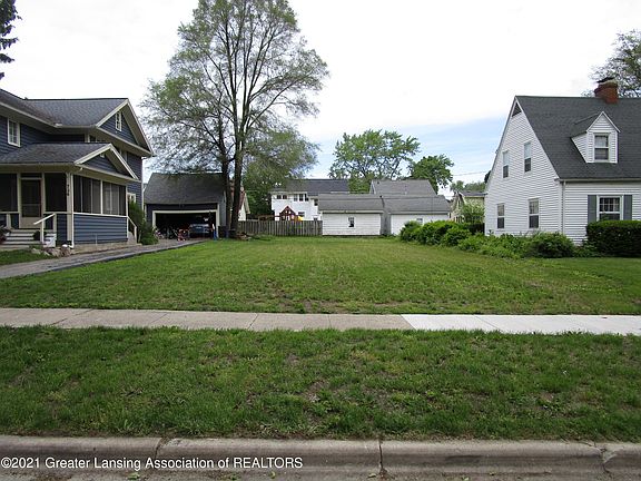 3rd image of 720 Woodfield Dr