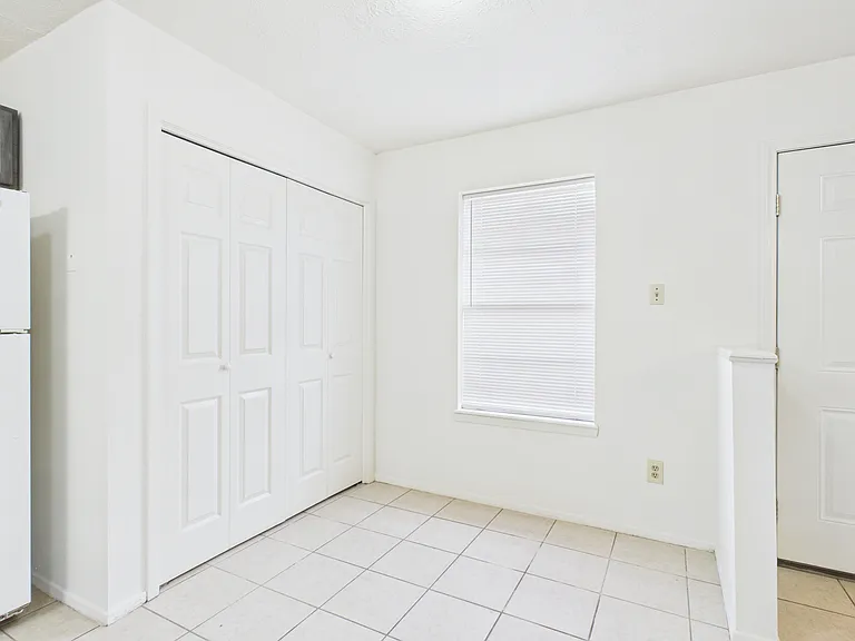807 Frio Cir — Photo 7