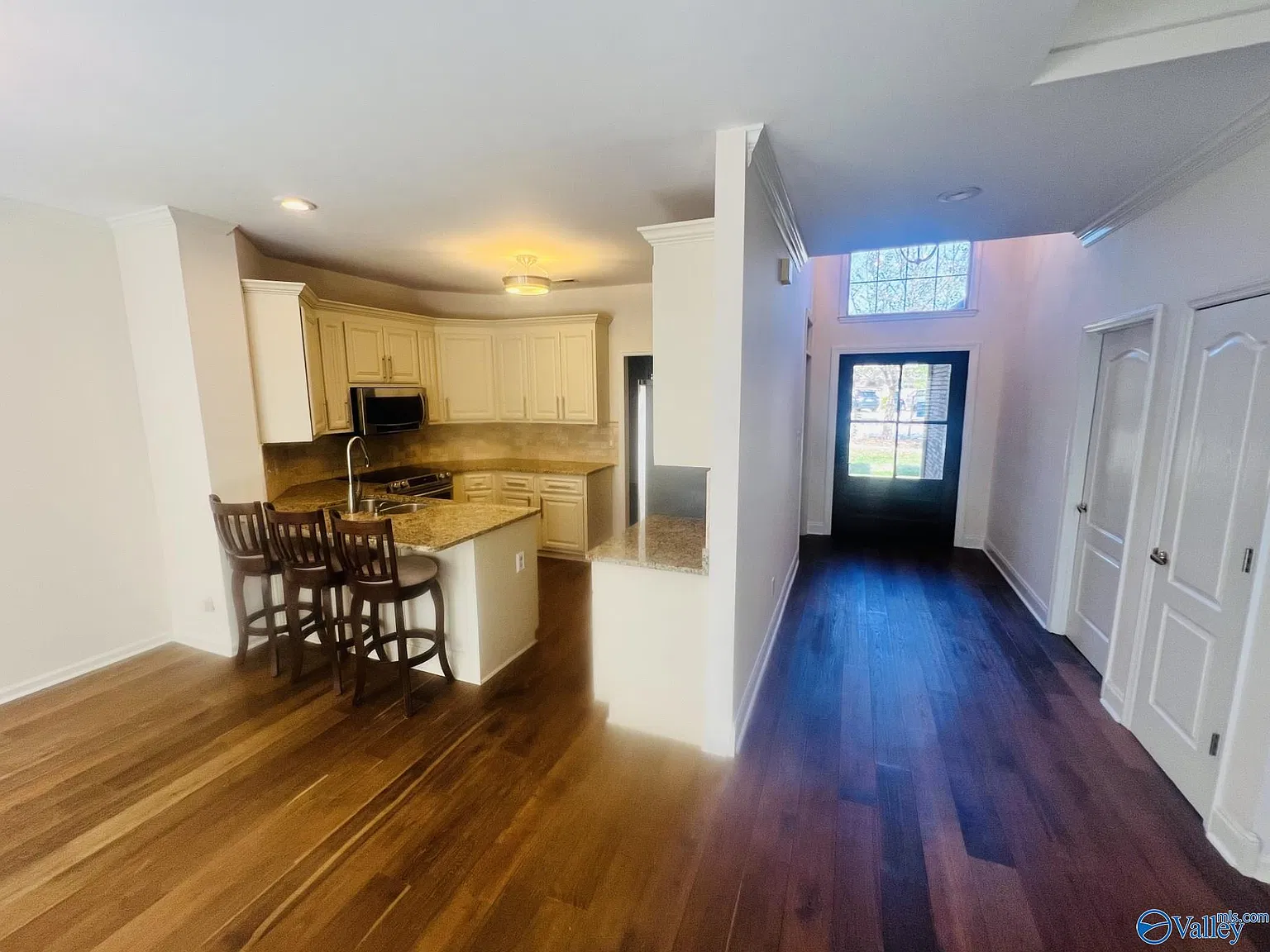 4 bed, 2.5 bath, 2550 sqft, $2,295 — Photo 4