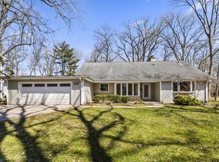 833 E Glenwood Rd, Glenview, IL