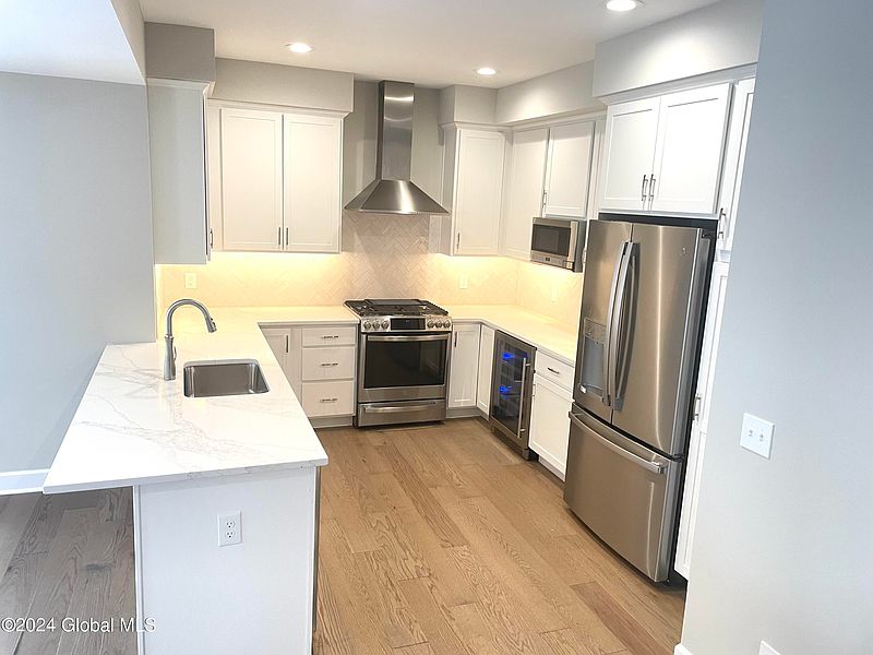 3rd image of 8 Blair Court